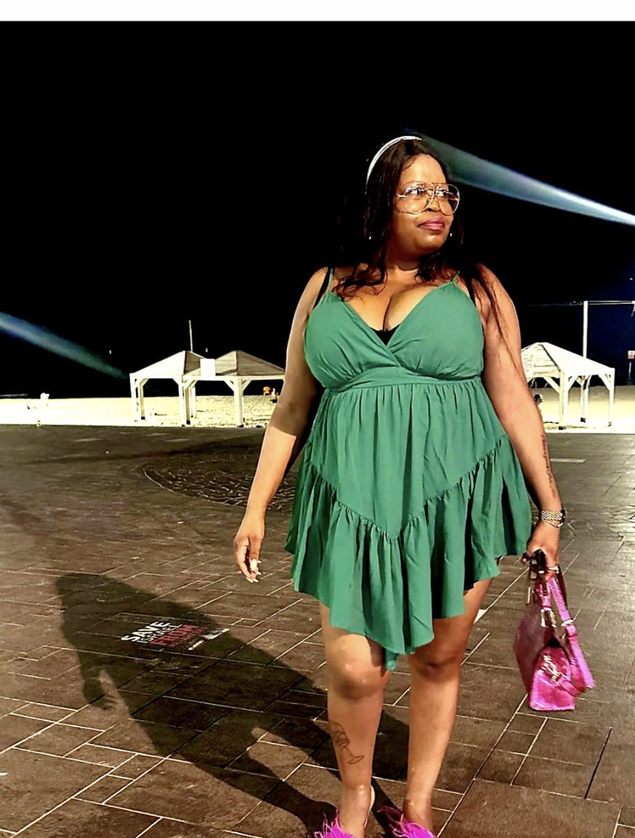 אישה למסאג מפנק בתל אביב