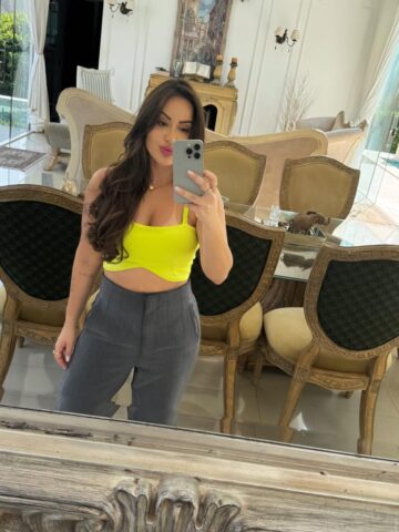 בחורה תיירת חיפה