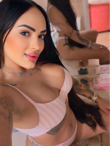 בחיפה – תיירת מברזיל רזה