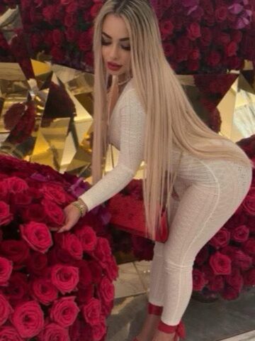 בלונדה בחורה לטיפול מפנק – בירושלים