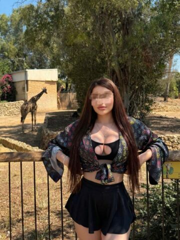 ברונטית תיירת מאירופה-תל אביב