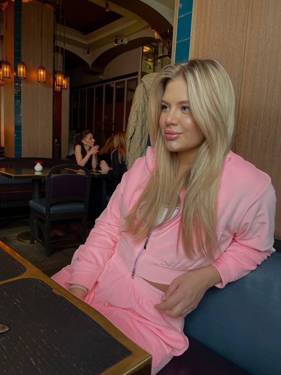 בתל אביב- בת 19 בחורה מחול בלונדינית