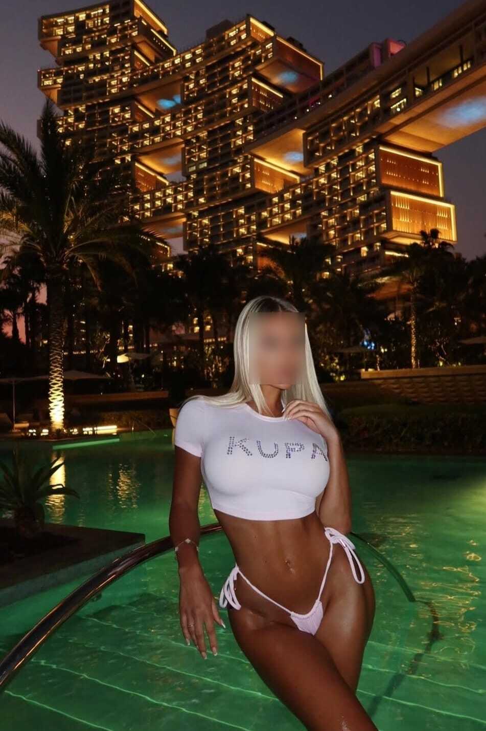 ויקה מעסה לטיפול משחרר בלונדינית בת 30 – בקריות