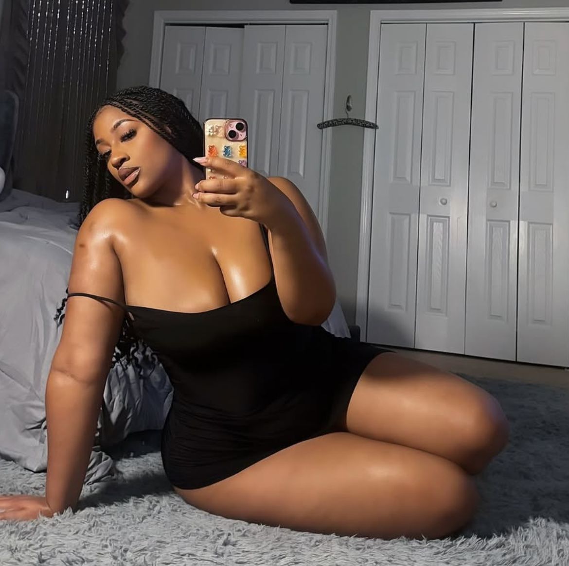 טשה תל אביב- 23 תיירת אפריקאית חזקה