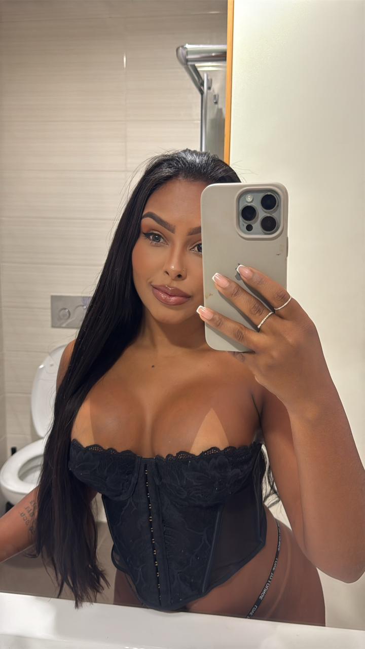 לונה חדשה – בבת ים – בת 25 תיירת ברזילאית