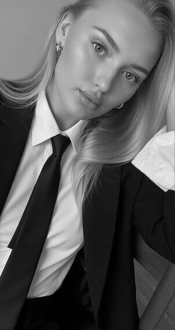 מילנה תל אביב- בחורה לעיסוי מפנק בלונדה