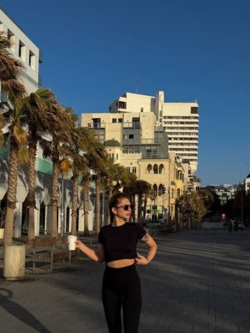 מריאנה – תל אביב- בת 28 רזה בחורה מחול