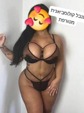 ענבל כוסית לטינית עם גוף מטורף מארחת בתל אביב