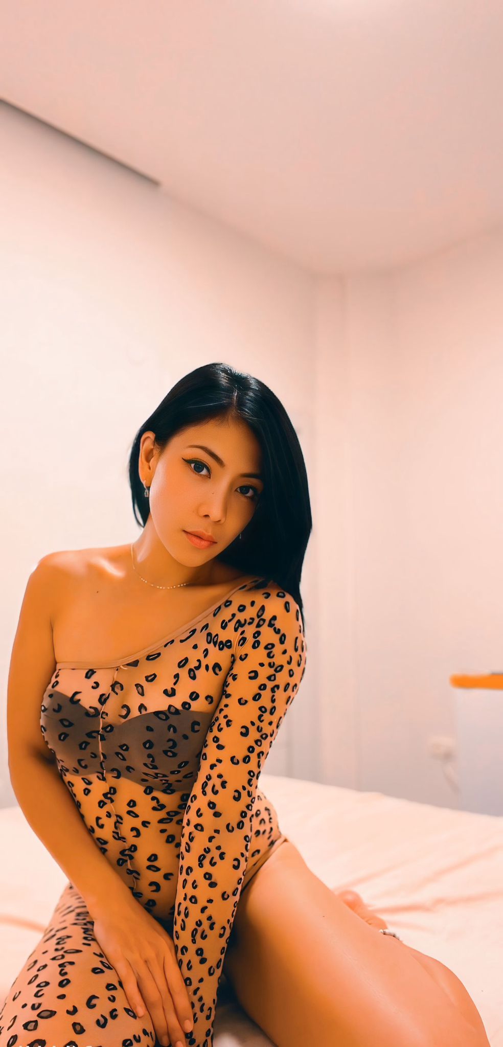 שלג – בת 35 פיליפינית תיירת – תל אביב