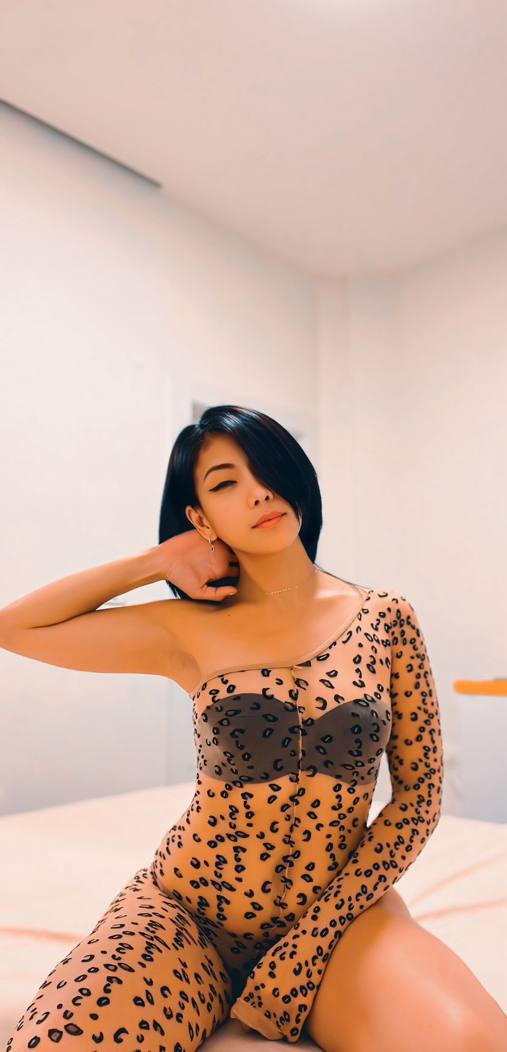 שלג – בת 35 פיליפינית תיירת – תל אביב