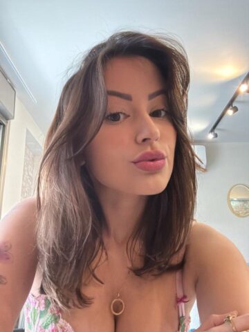 תיירת חדשה בישראל בתל אביב