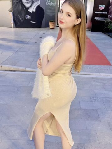 תיירת חדשה ספורטיבית בת 18 – בתל אביב