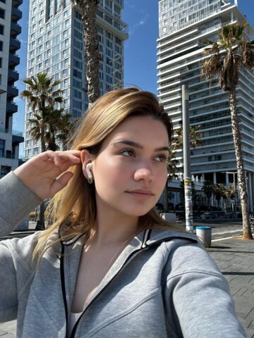 תל אביב- בת 22 מארחת מתוקה