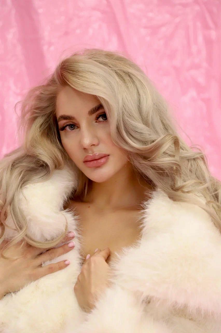 תל אביב -ספורטיבית בת 22 בחורה מחול