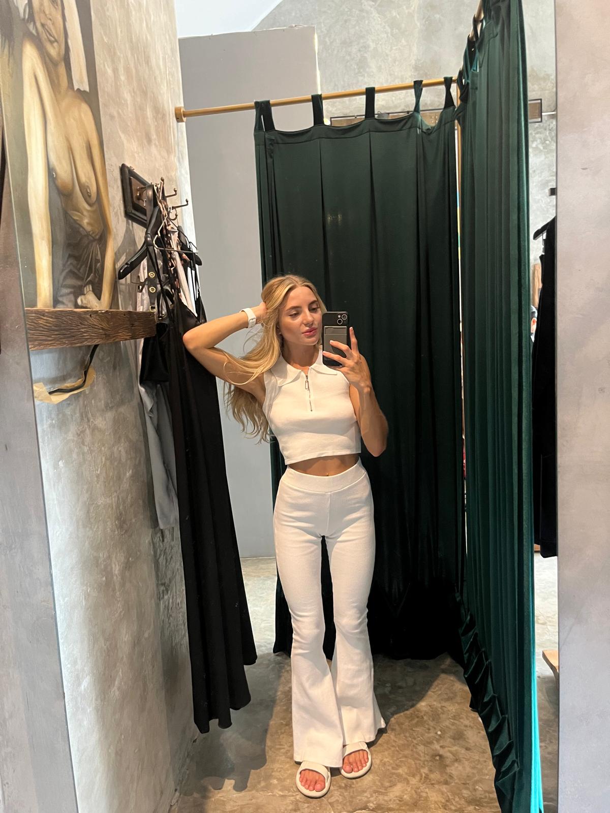 תל אביב -ספורטיבית בת 22 בחורה מחול